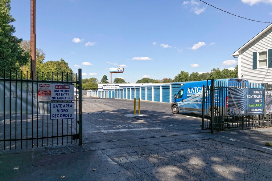 More Photos Of 1155 Powers Ferry Pl, Atlanta Self Storage For Lease
