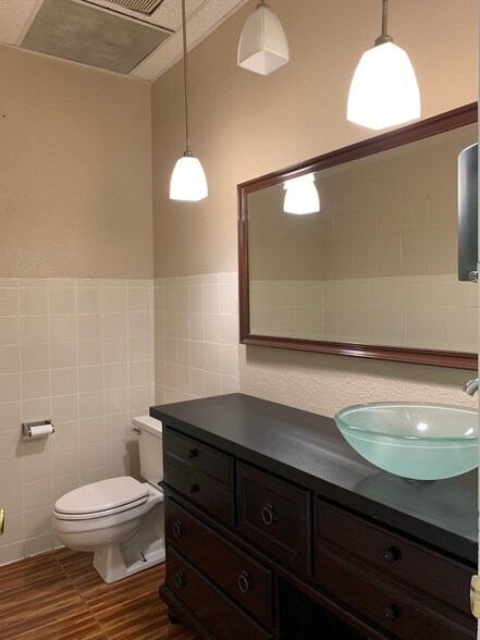 More Photos Of 126 Shadow Mountain Dr, El Paso Restaurant For Lease