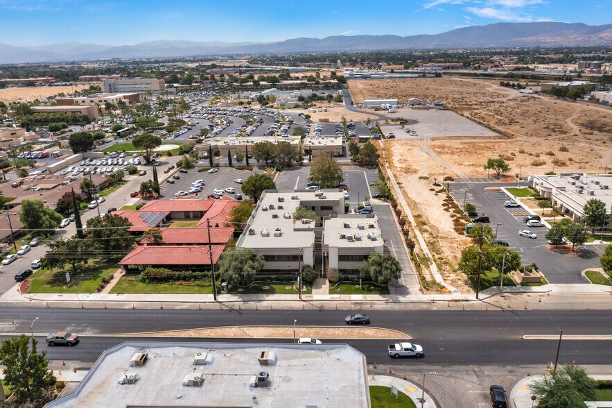 More Photos Of 1672 W Avenue J, Lancaster Medical For Lease