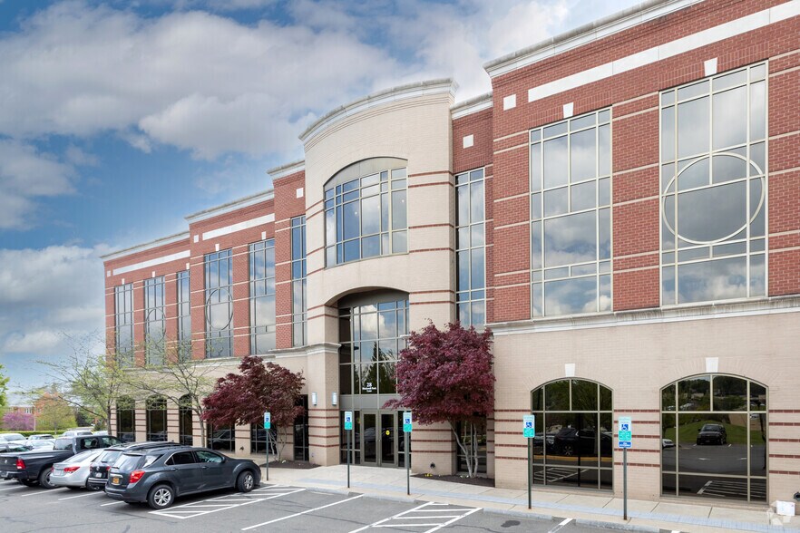 More Photos Of 28 Blackwell Park Ln, Warrenton Office For Lease