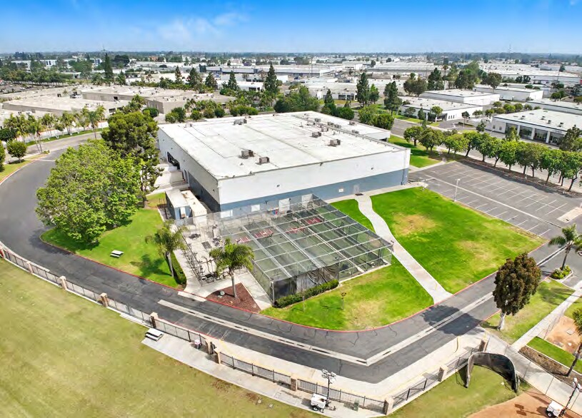 More Photos Of 3232 W MacArthur Blvd, Santa Ana Light Manufacturing For Lease