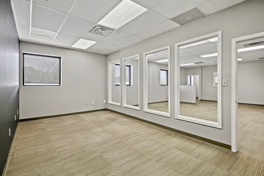 More Photos Of 511 Jermor Ln, Westminster Storefront Retail Office For Lease