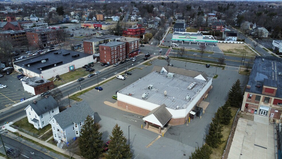 More Photos Of 707 State St, Springfield Drugstore For Sale