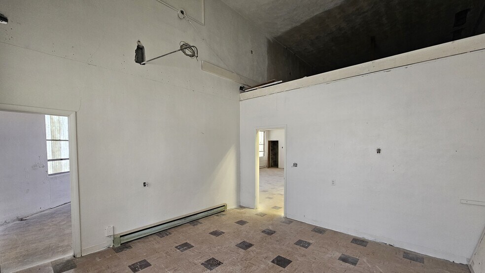 More Photos Of 975 Hemlock St, Longview Industrial For Sale