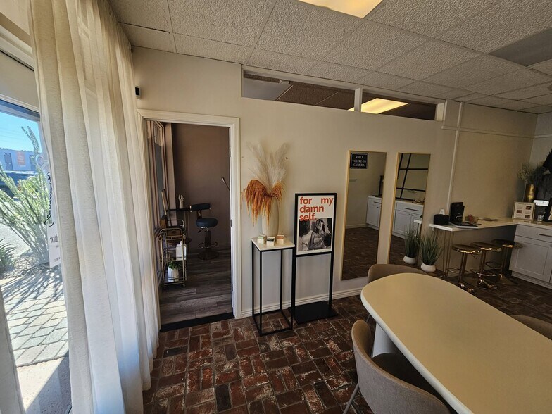 More Photos Of 5202 N 7th St, Phoenix Freestanding For Lease