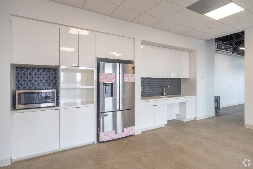 More Photos Of 1415 Louisiana St, Houston Office For Lease