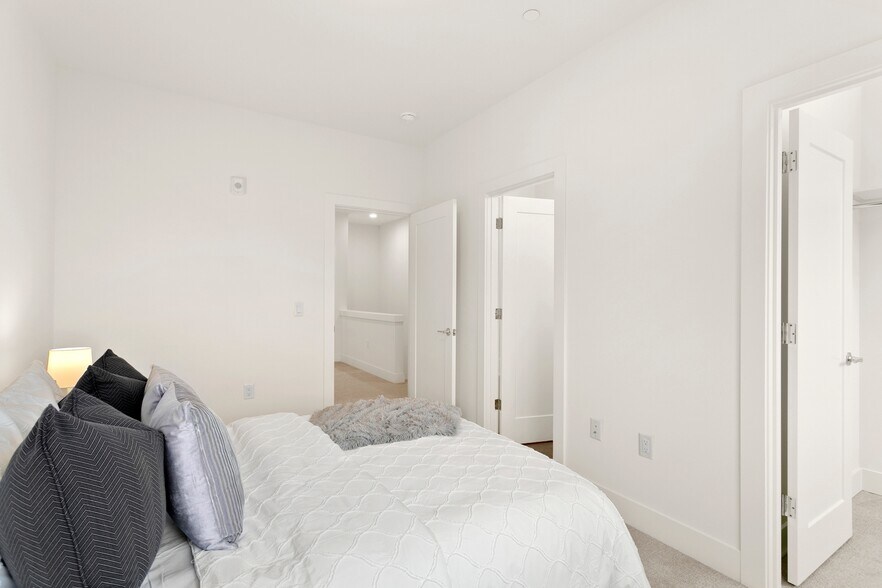 More Photos Of 117 Wells Ave S, Renton Apartments For Sale