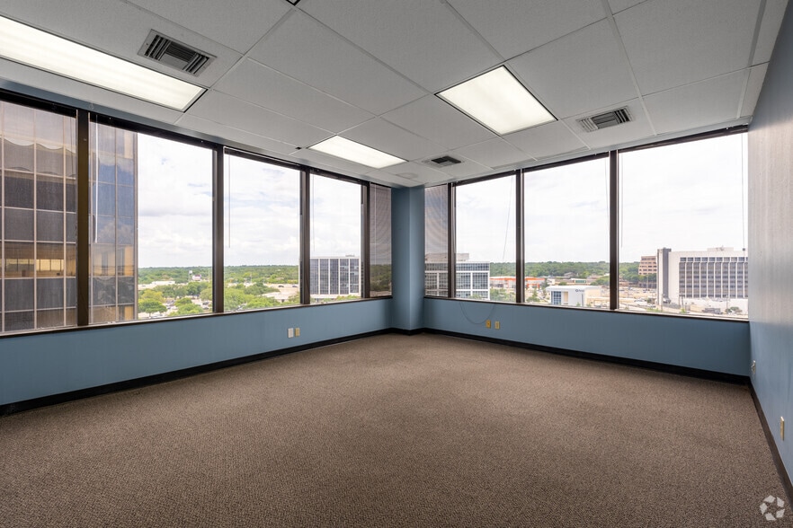 More Photos Of 8700 Tesoro Dr, San Antonio Unknown For Lease