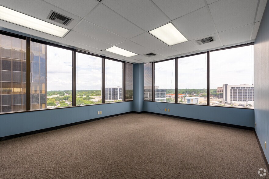 More Photos Of 8700 Tesoro Dr, San Antonio Unknown For Lease