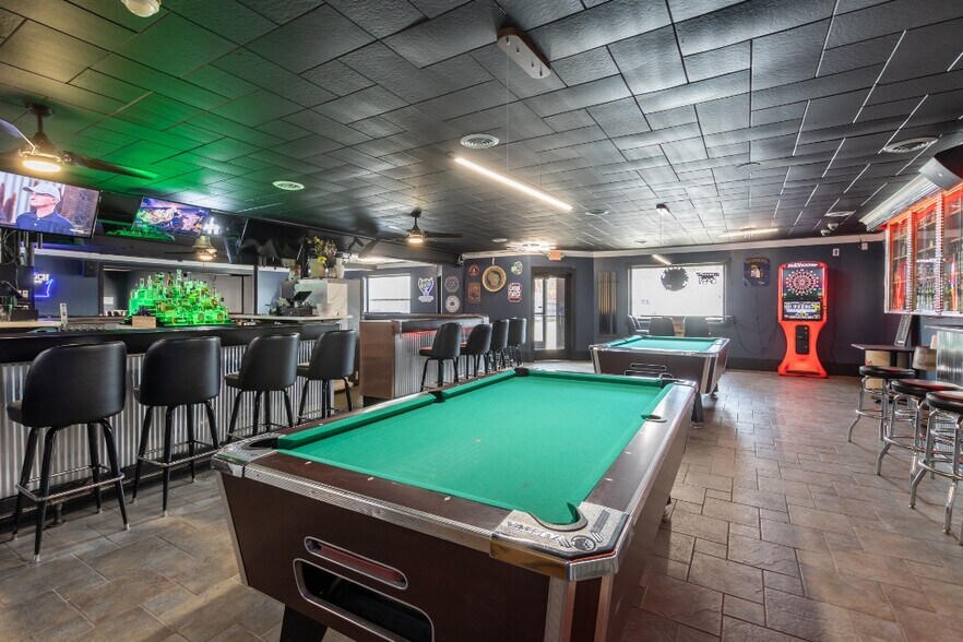More Photos Of 740 Washington St, Wausau Bar For Sale