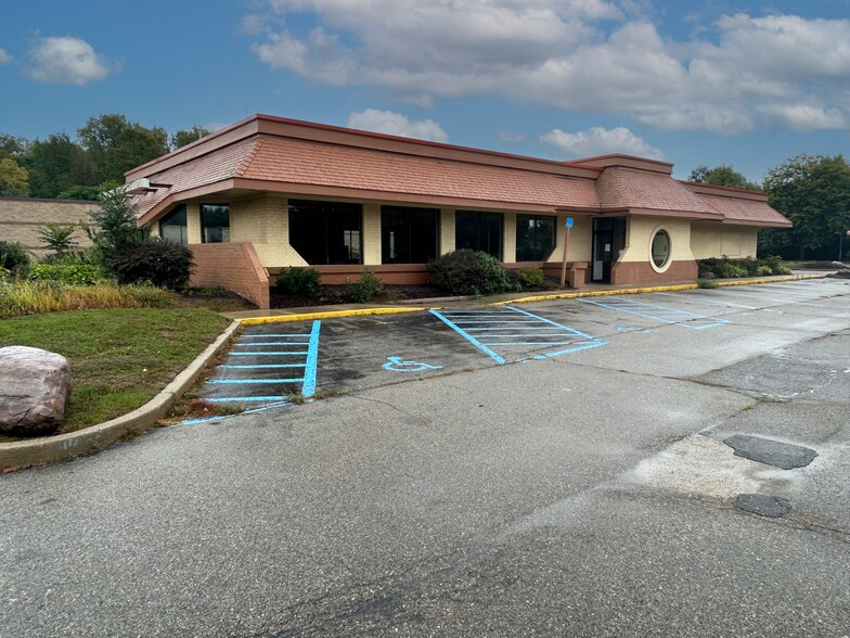 More Photos Of 600 28th St SE, Grand Rapids Fast Food For Lease