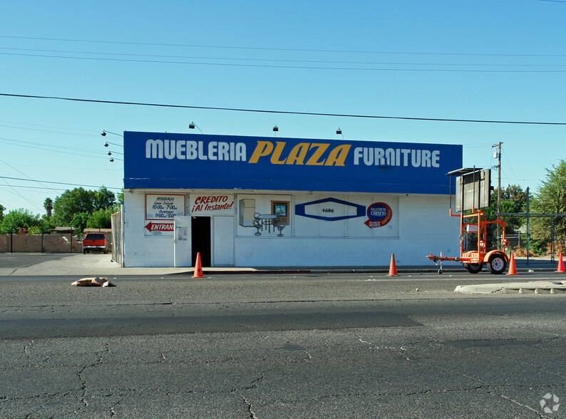More Photos Of 4686 E Kings Canyon Rd, Fresno Freestanding For Lease