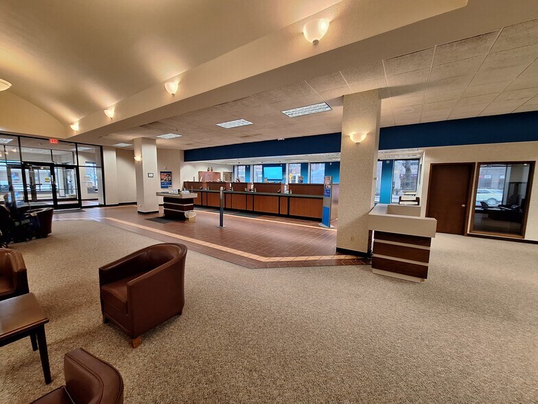 More Photos Of 310 W Walnut St, Green Bay Office For Sale