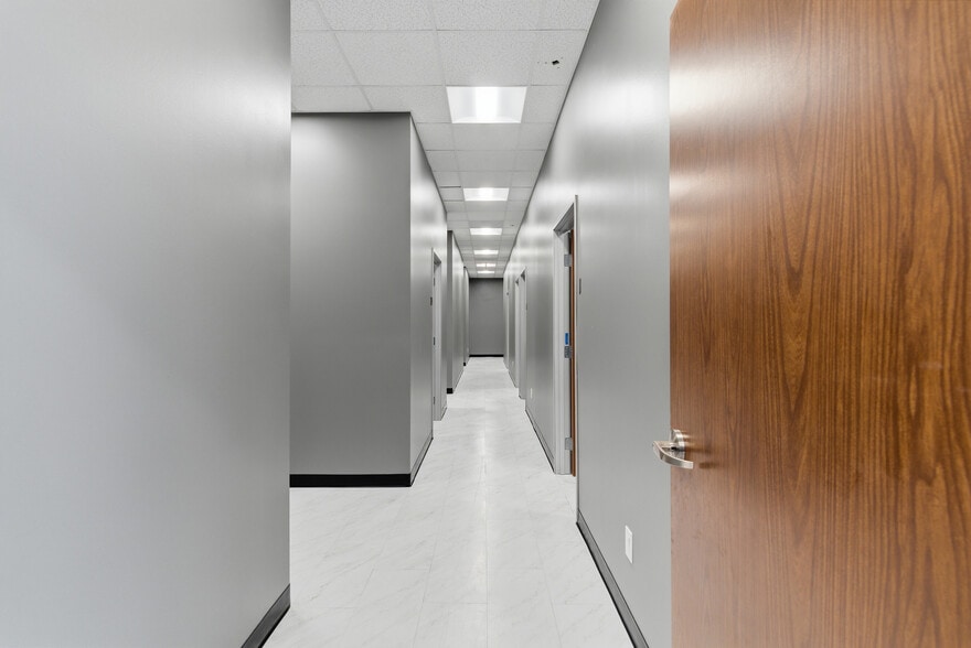 More Photos Of 685 E Grand Blvd, Corona Storefront Retail Office For Lease