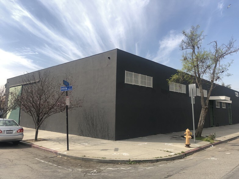 Primary Photo Of 2828 E 14th St, Long Beach Service For Lease