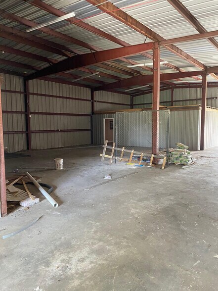 More Photos Of 1310 N ML King Jr Pky, Beaumont Light Manufacturing For Sale