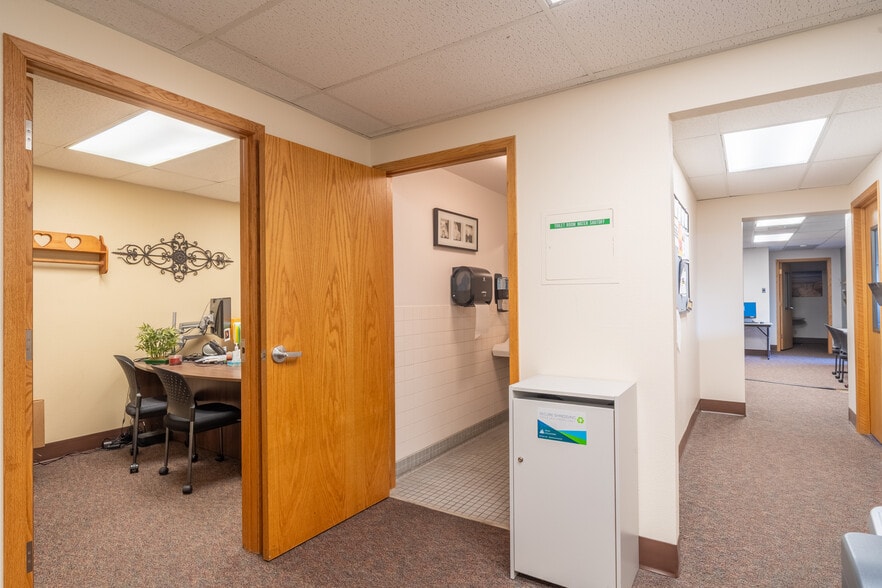 More Photos Of 660 S Coolidge St, Moses Lake Office For Sale