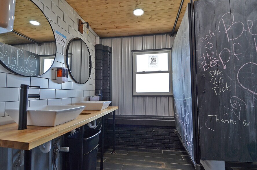 More Photos Of 818 N Shabbona St, Streator Restaurant For Sale