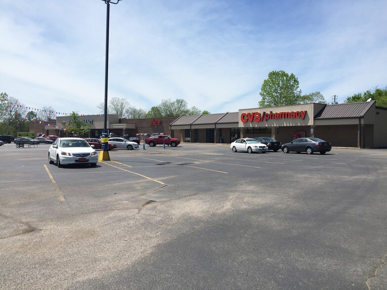 Primary Photo Of 7580-7596 Parkway Dr, Leeds Unknown For Lease