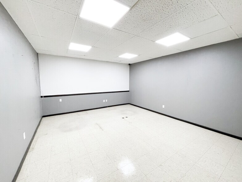 More Photos Of 1201 E 50th St, Lubbock Warehouse For Lease