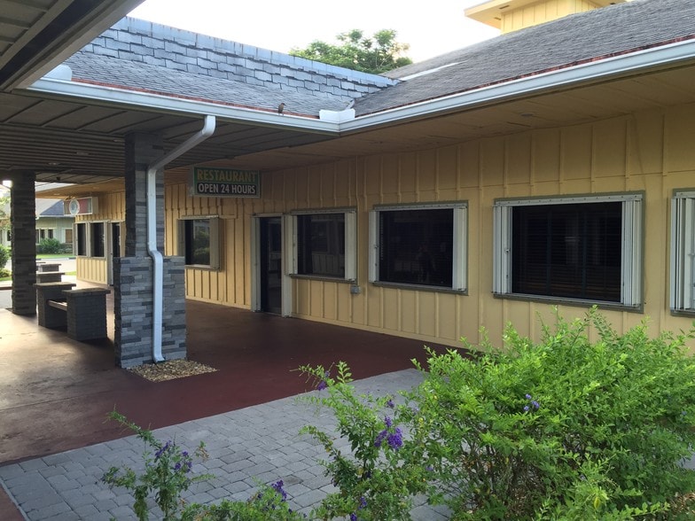 More Photos Of 3333 N University Dr, Hollywood Restaurant For Lease