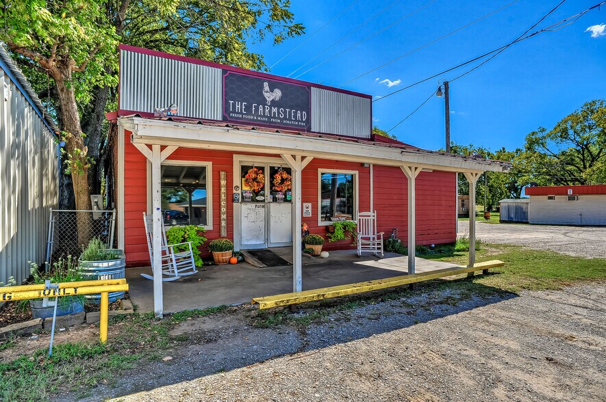 More Photos Of 117 S Franklin St, Colbert Restaurant For Sale