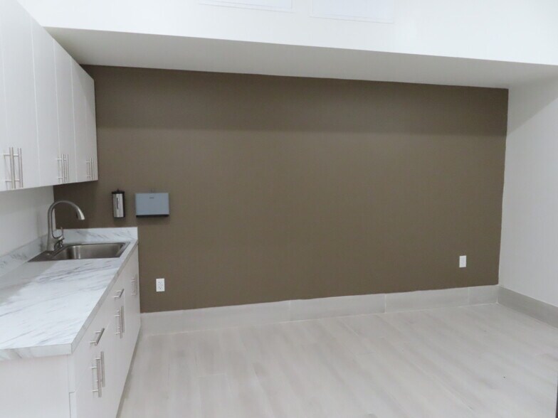 More Photos Of 1824 N Hampton Rd, DeSoto Coworking Space