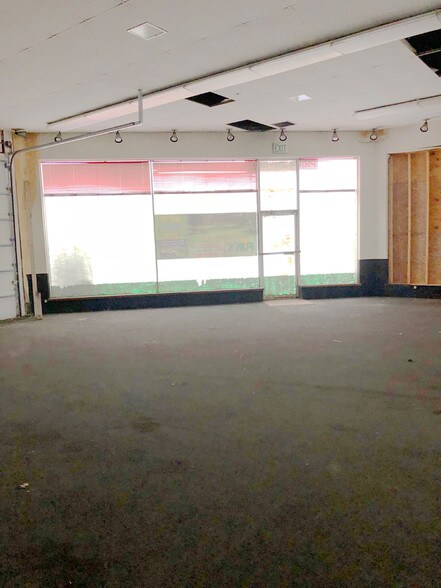 More Photos Of 555 Orchard Park Rd, West Seneca Warehouse For Lease