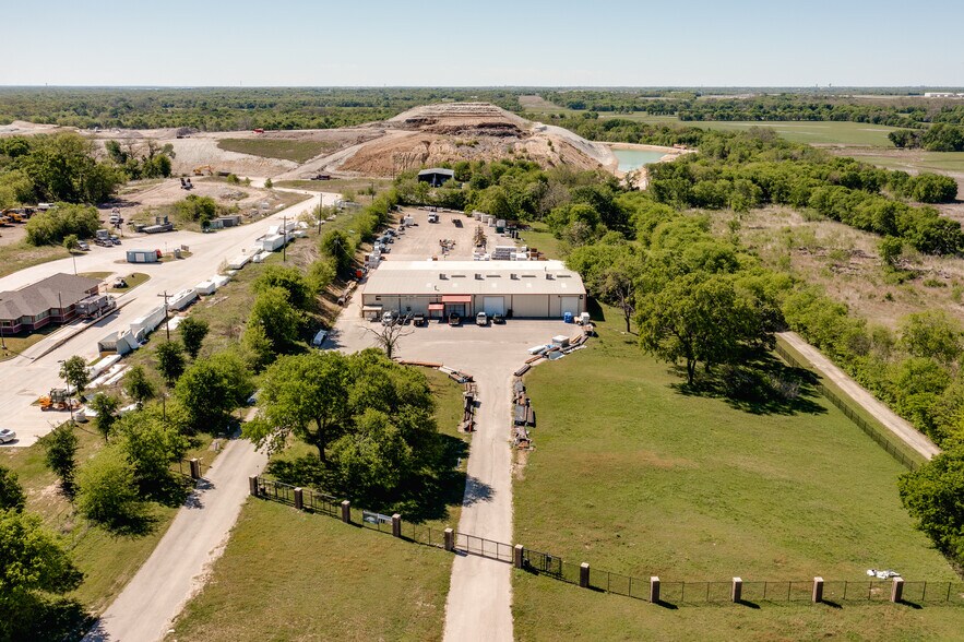 More Photos Of 2462 E University Dr, McKinney Warehouse For Sale