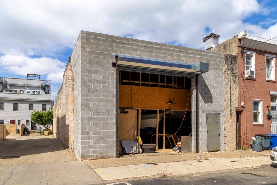 More Photos Of 2009-2011 E York St, Philadelphia Industrial For Sale