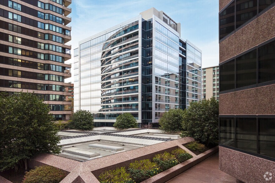 More Photos Of 1400 Crystal Dr, Arlington Office For Lease