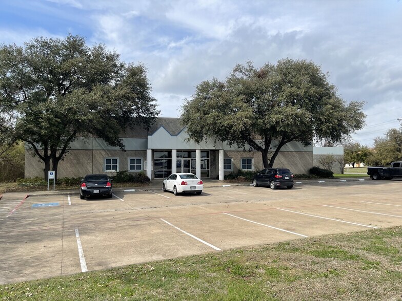More Photos Of 300 S Beach St, Fort Worth Research And Development For Lease