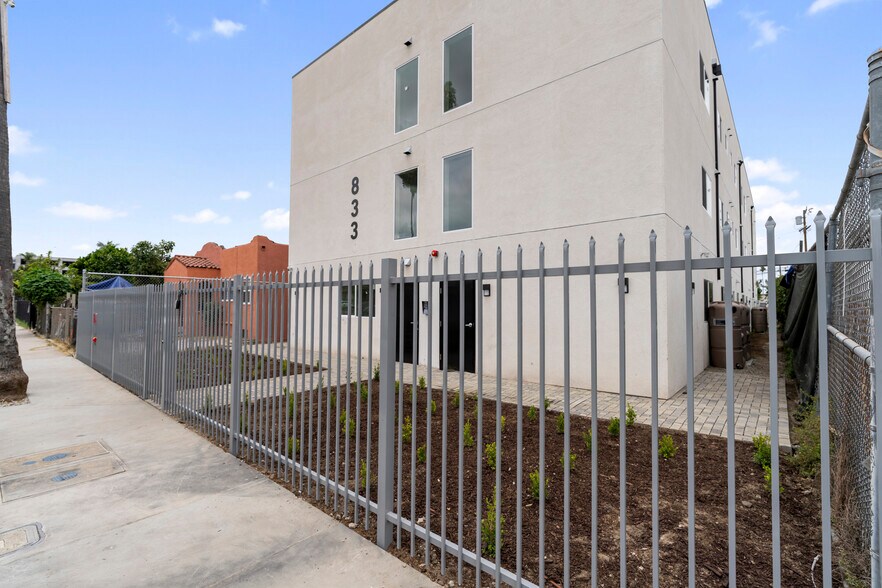 More Photos Of 833 W 84th St, Los Angeles Apartments For Sale