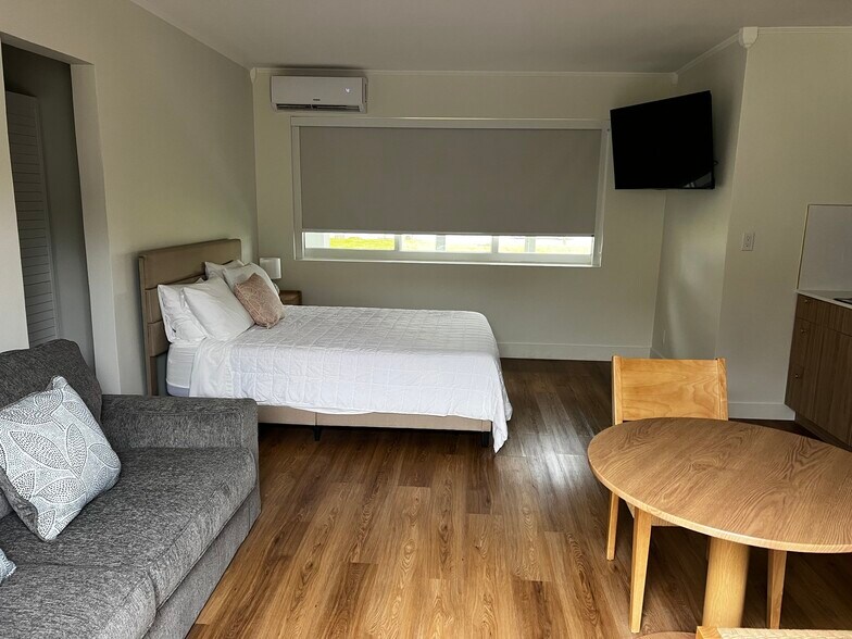 More Photos Of 327 Harding St, Hollywood Hotel For Sale