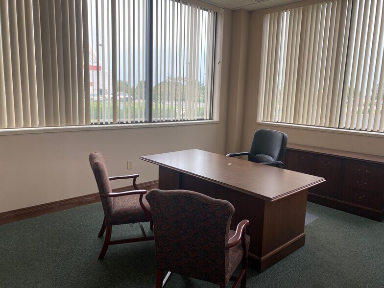 More Photos Of 300 Southtown Blvd, Owensboro Office For Lease