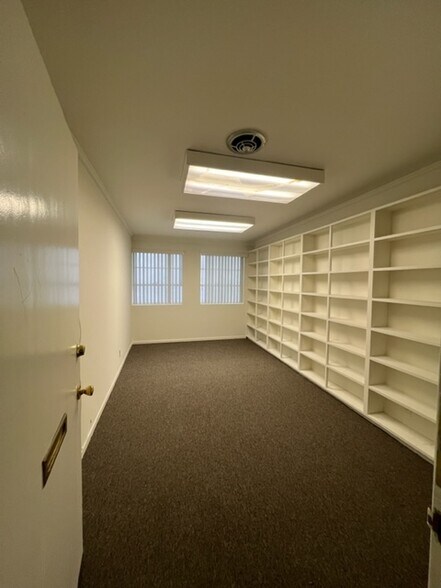More Photos Of 6210 Wilshire Blvd, Los Angeles Office For Lease