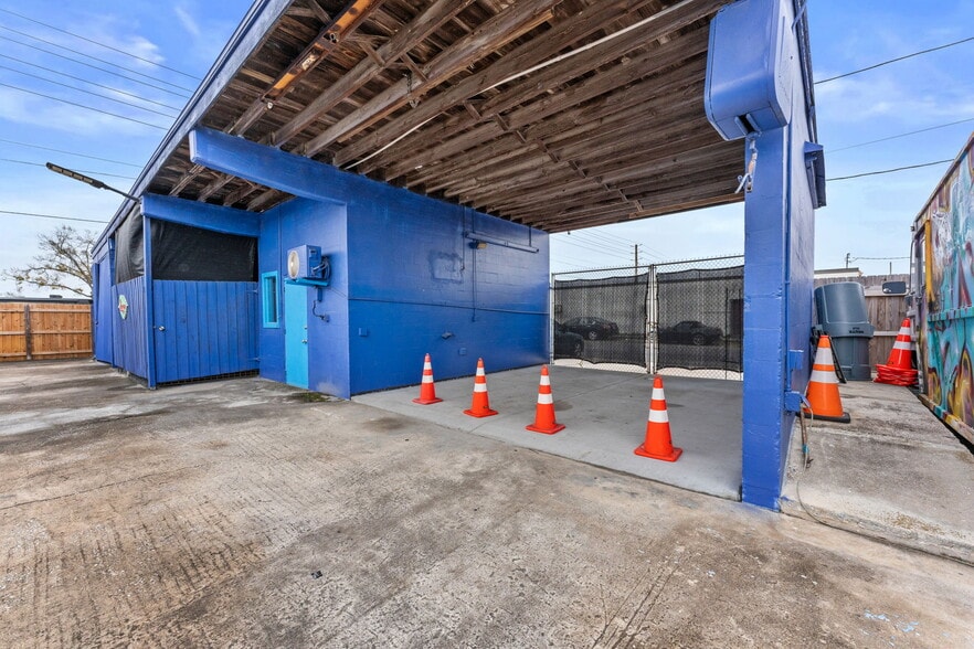 More Photos Of 701 49th St S, Gulfport Freestanding For Sale
