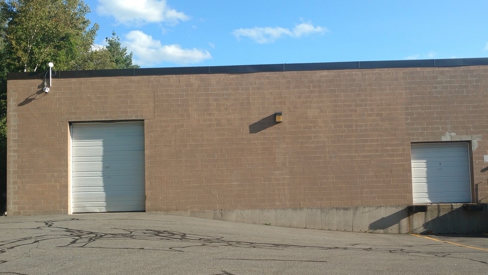 More Photos Of 10 Industrial Way, Salem Warehouse For Lease