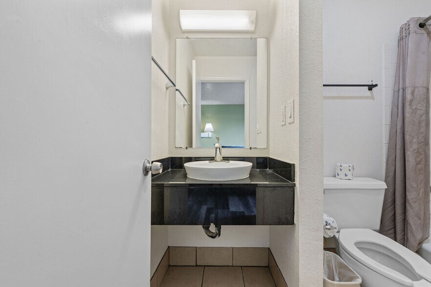 More Photos Of 261 Bear River Dr, Evanston Hotel For Sale