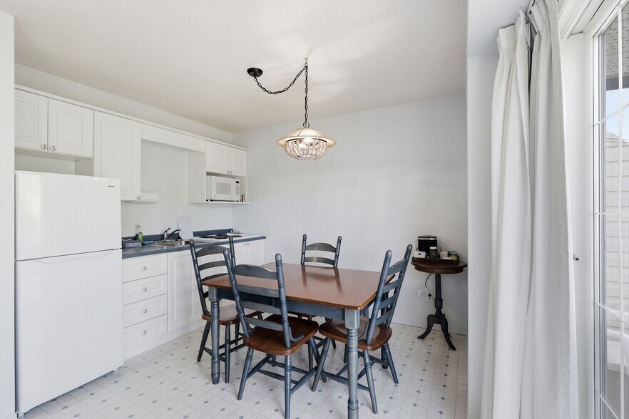 More Photos Of 7001 Savona Access Rd, Thompson-Nicola Hotel For Sale