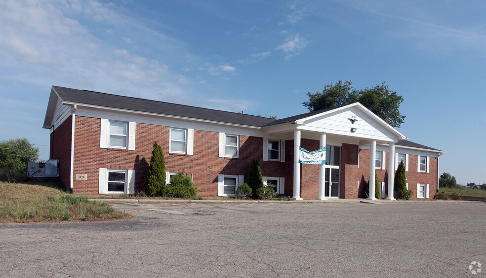 More Photos Of 1839 Robin Rd, Martinsville Office For Lease