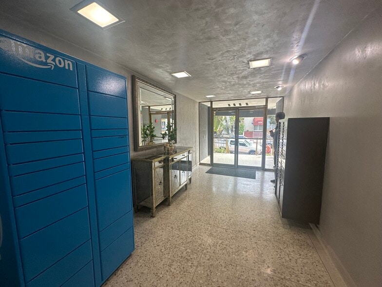 More Photos Of 1627 N Poinsettia Pl, Los Angeles Apartments For Sale