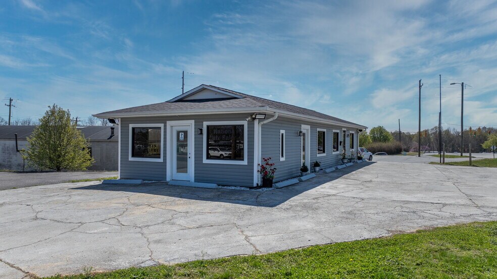 More Photos Of 121 13th St SW, Hickory Office For Sale