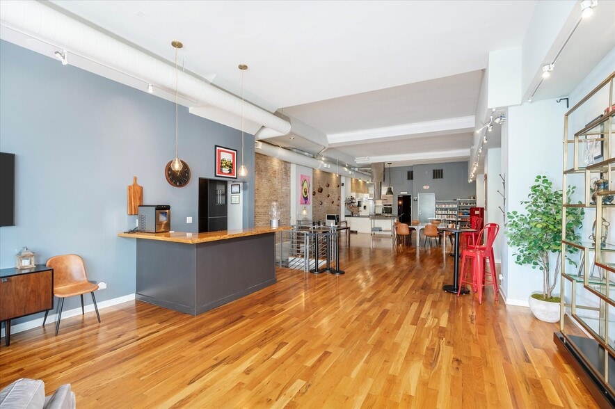 More Photos Of 7322 Madison Ave, Forest Park Storefront Retail Residential For Sale