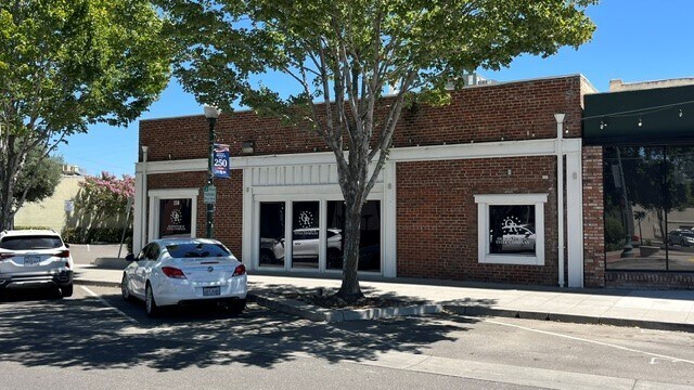 More Photos Of 150 W 10th St, Tracy Office For Lease
