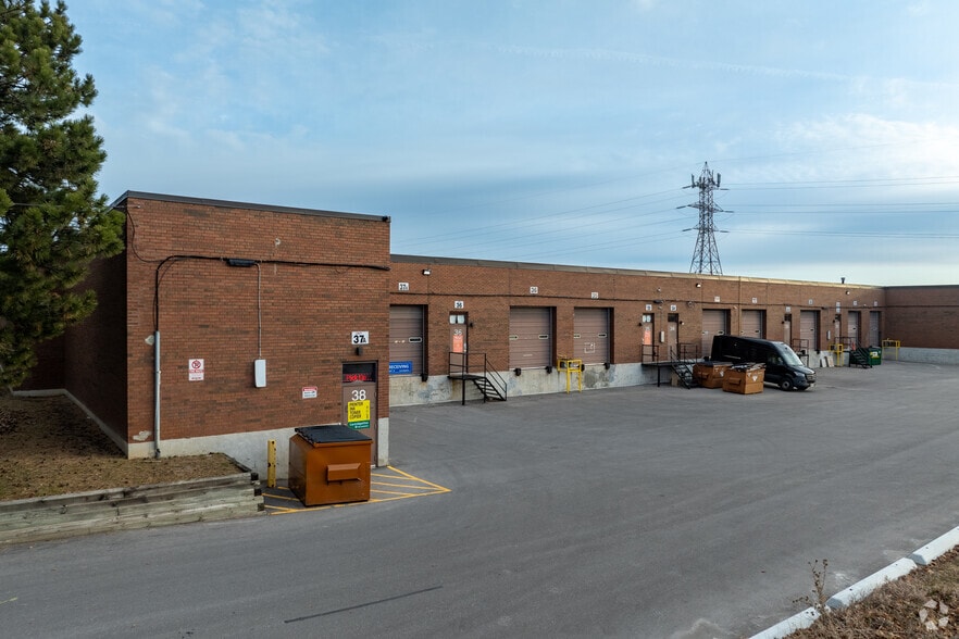 More Photos Of 270 Esna Park Dr, Markham Service For Lease