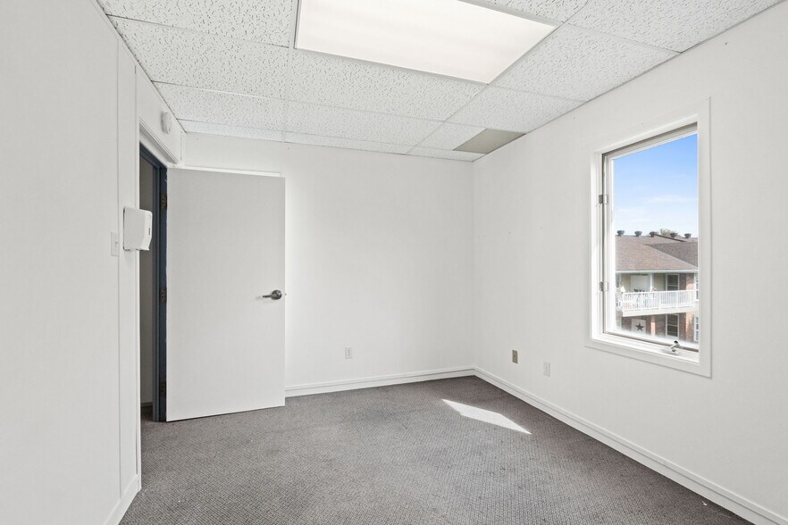 More Photos Of 457 Main St E, Winchester Medical For Sale