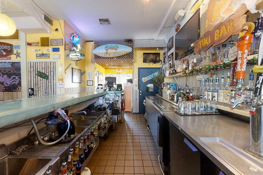 More Photos Of 1931 Old Dixie Hwy, Vero Beach General Retail For Sale