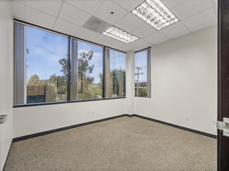 More Photos Of 2763 Camino del Rio S, San Diego Office For Sale