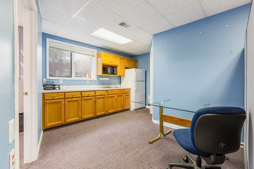 More Photos Of 3044 Breckenridge Ln, Louisville Office Residential For Sale